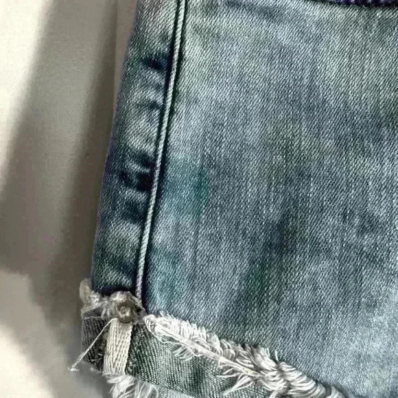 Women's Forever 21 Cut Off Distressed  Button-FLy Jean Shorts SIze 27 - Picture 2 of 9